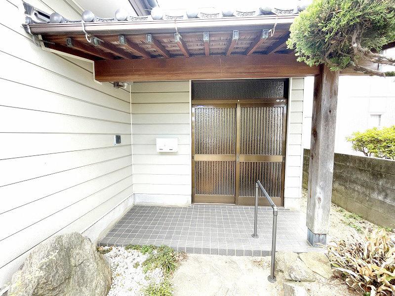 (玄関) (玄関)
